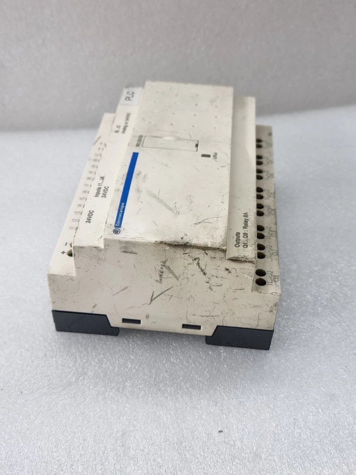 Schneider Telemecanique SR2 D201BD 24VDC Compact Smart Relay (Used)